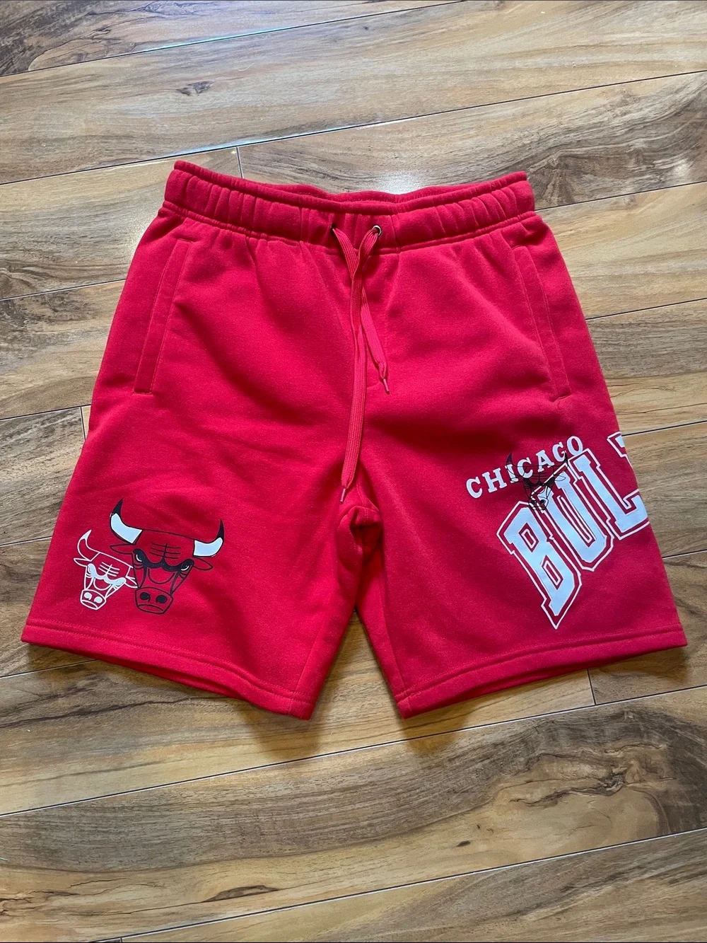 Mens Size small Chicago Bulls NBA shorts